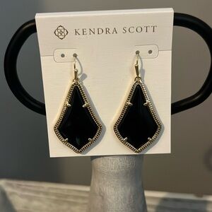 Kendra Scott Alex gold and black earrings: Size: 1.5"L x 1"W on earwire